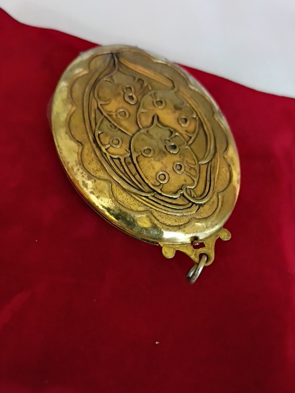 Antique-Style Floral Engraved Gold Locket